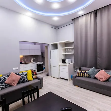 アパート Diamond Lux - 4 Bedrooms 2 Bathrooms ブダペスト