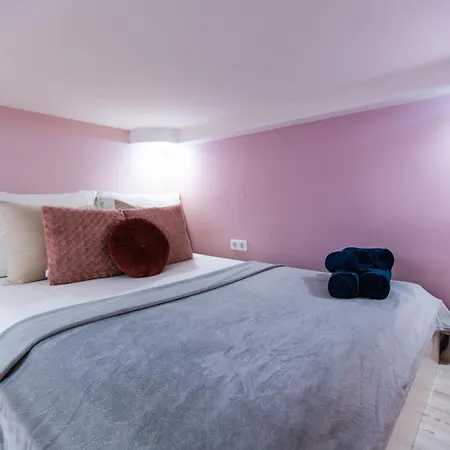 Diamond Lux - 4 Bedrooms 2 Bathrooms Apartament *